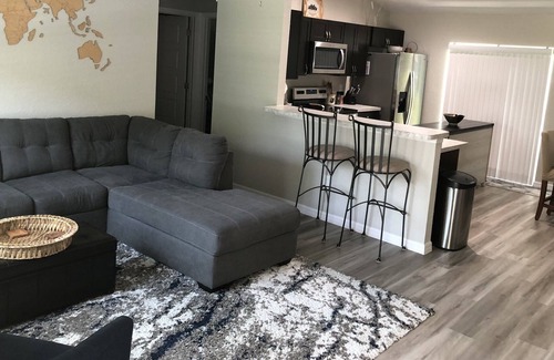 Belleview Heights House | Centrally located in a quiet nature setting. Long stays welcome! Fiberoptic WiFi