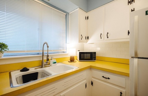 Memphis House | Centrally Located King Bed Midtown Memphis 2360