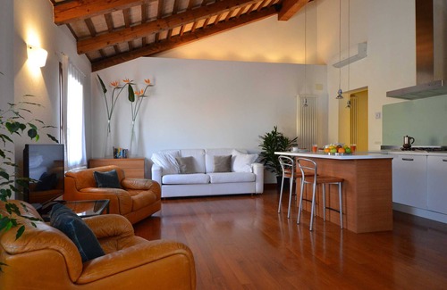 Castello Apartment | Centrally Located Minimalist Open Space Loft in Castello