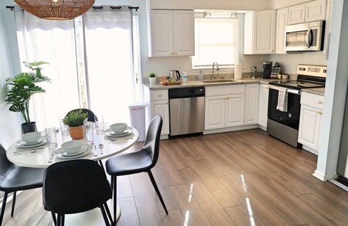 Southwest Raleigh House | Centrally Located Modern Cary Townhome