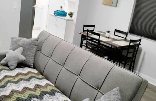 Midtown Apartment | Centrally Located Modern 1-Bedroom Apartment, Full Bath, King Bed