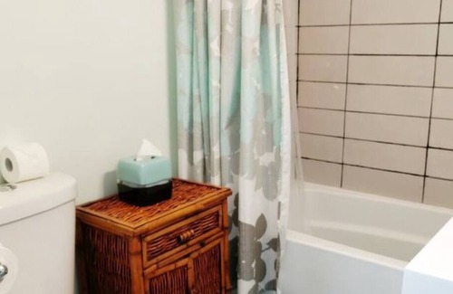 Midtown Apartment | Centrally Located Modern 1-Bedroom Apartment, Full Bath, King Bed