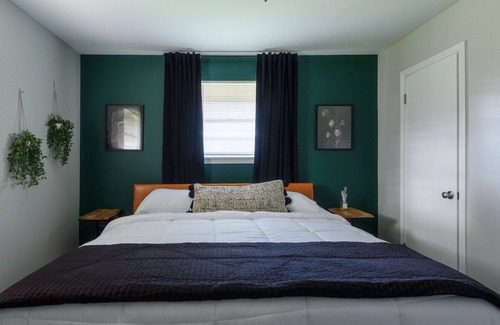 Mid City South House | ☑️ Centrally located ☑️ KING BEDS ☑️ Fast Wifi