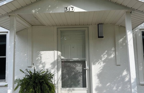 Waynesville Cottage | Centrally located near historical downtown Waynesville