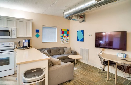 Historic Edgefield Condo | Centrally Located Nashville Home: 3 Mi to Broadway