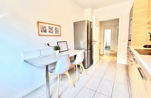 Suedviertel Condo | Centrally located near Essen main station and the University of Duisburg-Essen