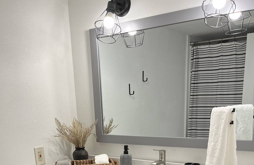 Snohomish Condo | Centrally located, newly renovated, private, cozy suite