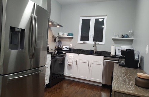 Salem Apartment | Centrally Located Newly Renovated Three Bed Room