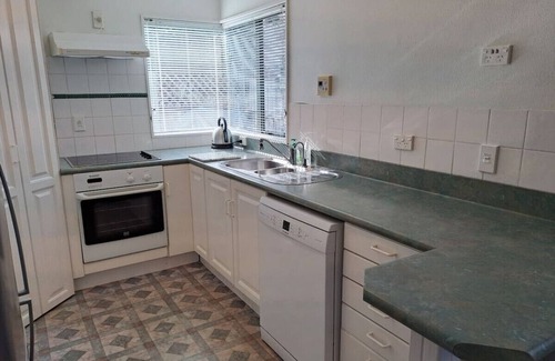 Taupo House | Centrally located on Taupo's 'Best Street' with Wi-Fi