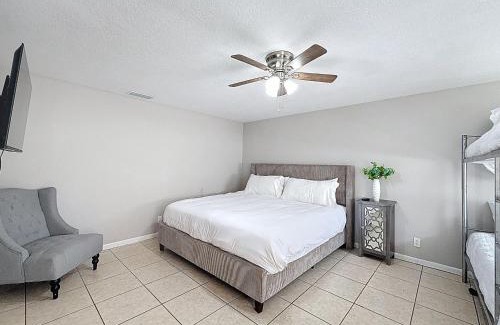 Tampa House | Centrally Located Pet Friendly Open Floor Plan