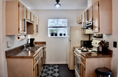 Tallahassee House | Centrally Located, Quiet & Cozy Stay