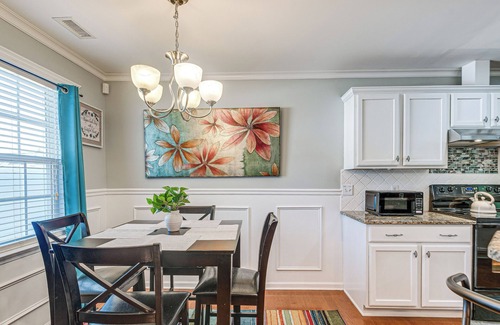 Southeast Raleigh House | Centrally Located Raleigh Townhome w/Pool Access