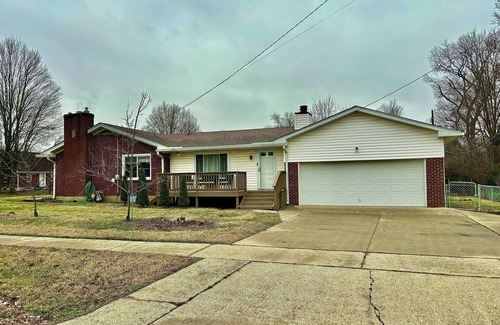 Avondale Melbourne Heights House | Centrally located retreat in Louisville! New hottub! Driveway and garage parking