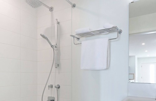 Courtenay House | Centrally Located Suite