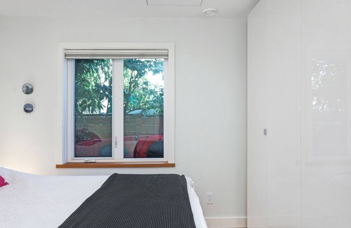 Courtenay House | Centrally Located Suite