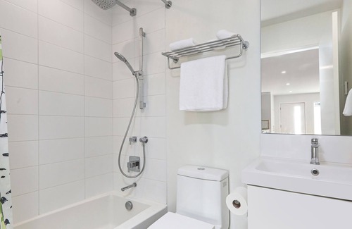 Courtenay House | Centrally Located Suite