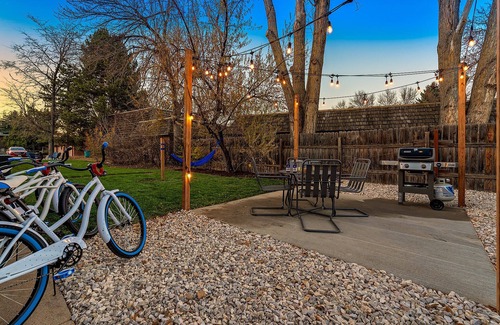 University Acres Condo | Centrally Located Townhome Near PVH - Dog Friendly