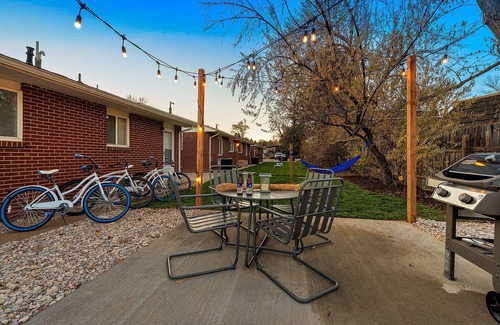 University Acres Condo | Centrally Located Townhome Near PVH - Dog Friendly