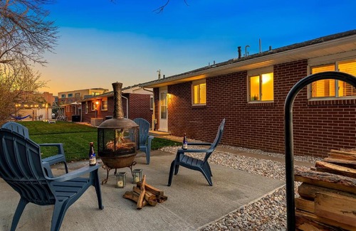 University Acres Apartment | Centrally Located Townhome Near PVH - Dog Friendly
