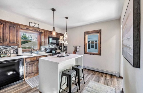 Green Bay House | Centrally Located Two Bedroom Home in Green Bay Near Lambeau!