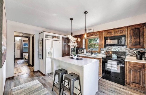Green Bay House | Centrally Located Two Bedroom Home in Green Bay Near Lambeau!