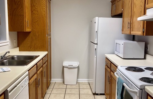 Lake Charles Apartment | Centrally located! Close to casinos, restaurants, grocery, airport and golf