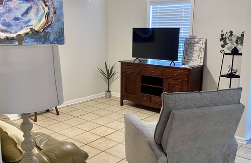 Lake Charles Apartment | Centrally located! Close to casinos, restaurants, grocery, airport and golf
