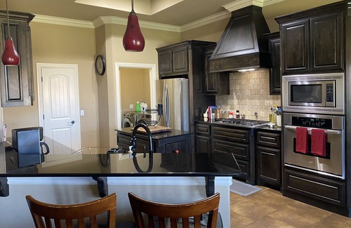 Wheatland House | Centrally Located and 10 Minutes to Airport Single Room with private bathroom