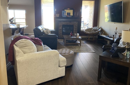 Wheatland House | Centrally Located and 10 Minutes to Airport Single Room with private bathroom