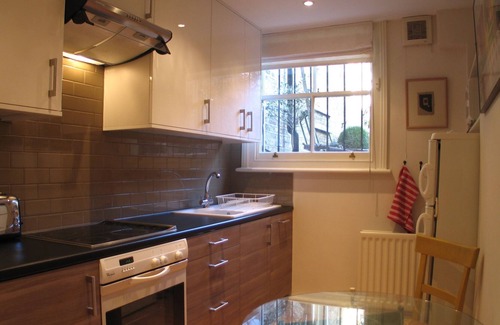 Kennington Apartment | Centrally located, well equipped, stylish self contained flat.