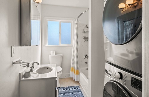 Dimond Apartment | Centrally located Well Designed Bright 2 Bedroom