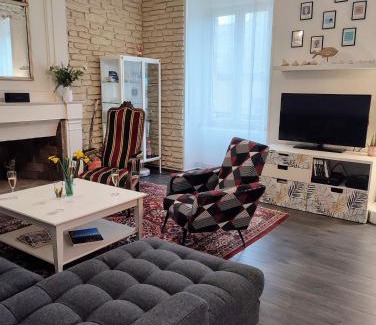 Plouguerneau Apartment | Centre bourg, spacieux duplex classé 3 étoiles, Plages à 5 min