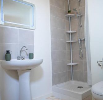 Blain Apartment | Centre-ville - Fibre - Netflix - Le Beverley Studio