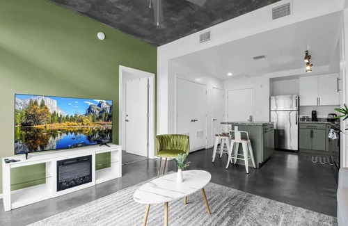 Evans Churchill Apartment | Centric 1BR In HEART of DTPHX Free Parking + Pool