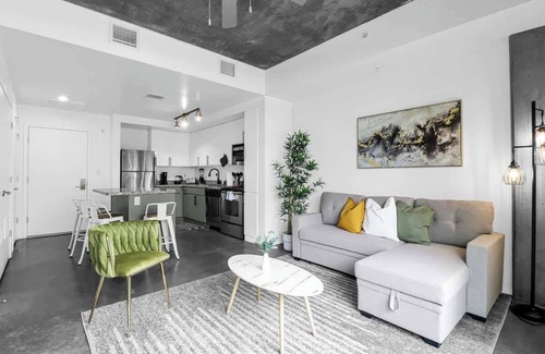 Evans Churchill Apartment | Centric 1BR In HEART of DTPHX Free Parking + Pool