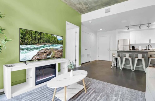 Evans Churchill Apartment | Centric 2BR In HEART of DTPHX Free Garage Parking