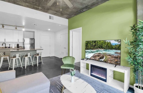 Evans Churchill Apartment | Centric 2BR |In HEART of DTPHX|Free Garage Parking