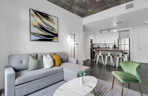 Evans Churchill Apartment | Centric 2BR |In HEART of DTPHX|Free Garage Parking
