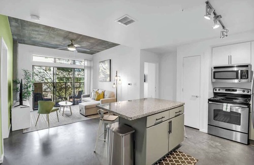 Evans Churchill Apartment | Centric 2BR |In HEART of DTPHX|Free Garage Parking