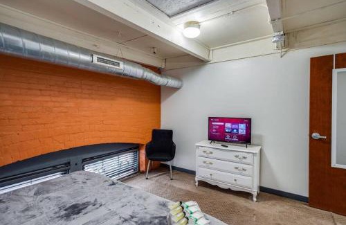 Downtown Rochester Apartment | Centric Modern Loft w/King Beds