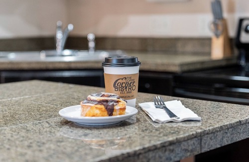 Kewaskum Apartment | Century Cafe Flat
