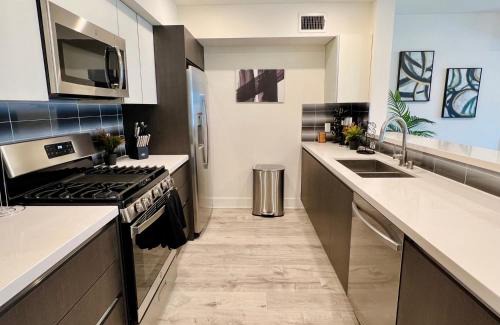 West Los Angeles Apartment | Century City Chic 4 sleep free parking 402