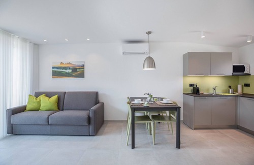 Laives Apartment | Certified Bike Experience: Sun Terrace & Alpine Panorama: Apartments Curti "Waldgrün"