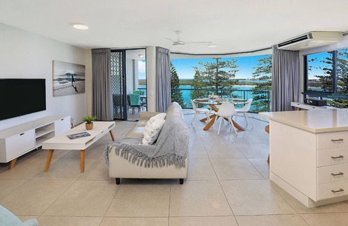 Caloundra Apartment | Cerulean Beachfront Apartment - Unit 9