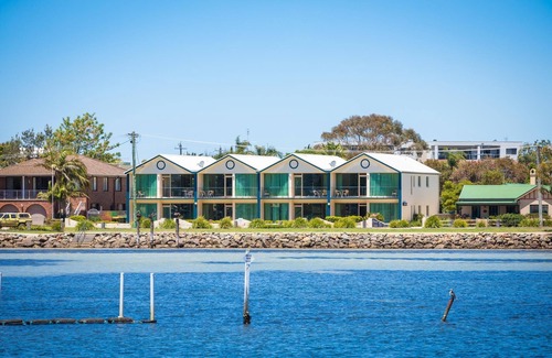 Merimbula Apartment | Cetacea Luxury Apartments - 2 Bedroom Lake View Apartment - Disability Accessibl