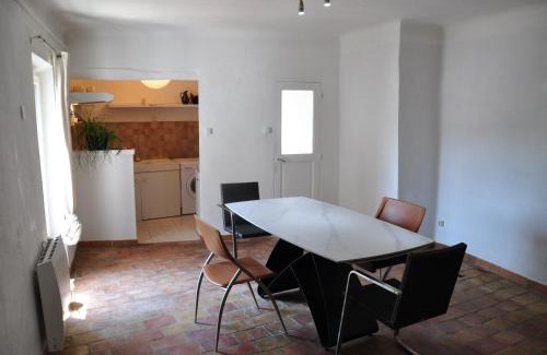 La Celle-sous-Gouzon Apartment | CEZANNe