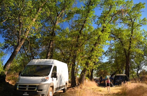 Pinehurst RV Rental | CG37 Medium 15X20 plus 15X15 ft. Campsite/Shower - Kings Canyon & Sequoia NP