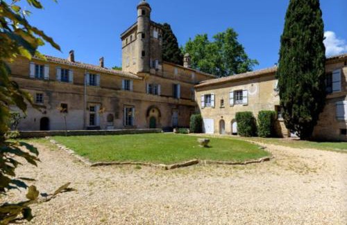 Aimargues Apartment | Château de Teillan - Pigeonnier