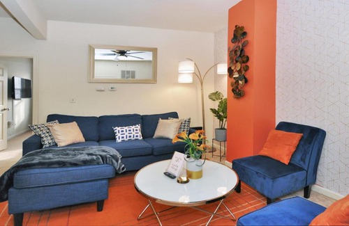 Capitol Hill Apartment | CH2 CH3 Fully Furnished Spacious Oasis Dog-friendly 2BR Capitol Hill