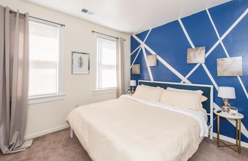 Capitol Hill Apartment | CH2 CH3 Fully Furnished Spacious Oasis Dog-friendly 2BR Capitol Hill
